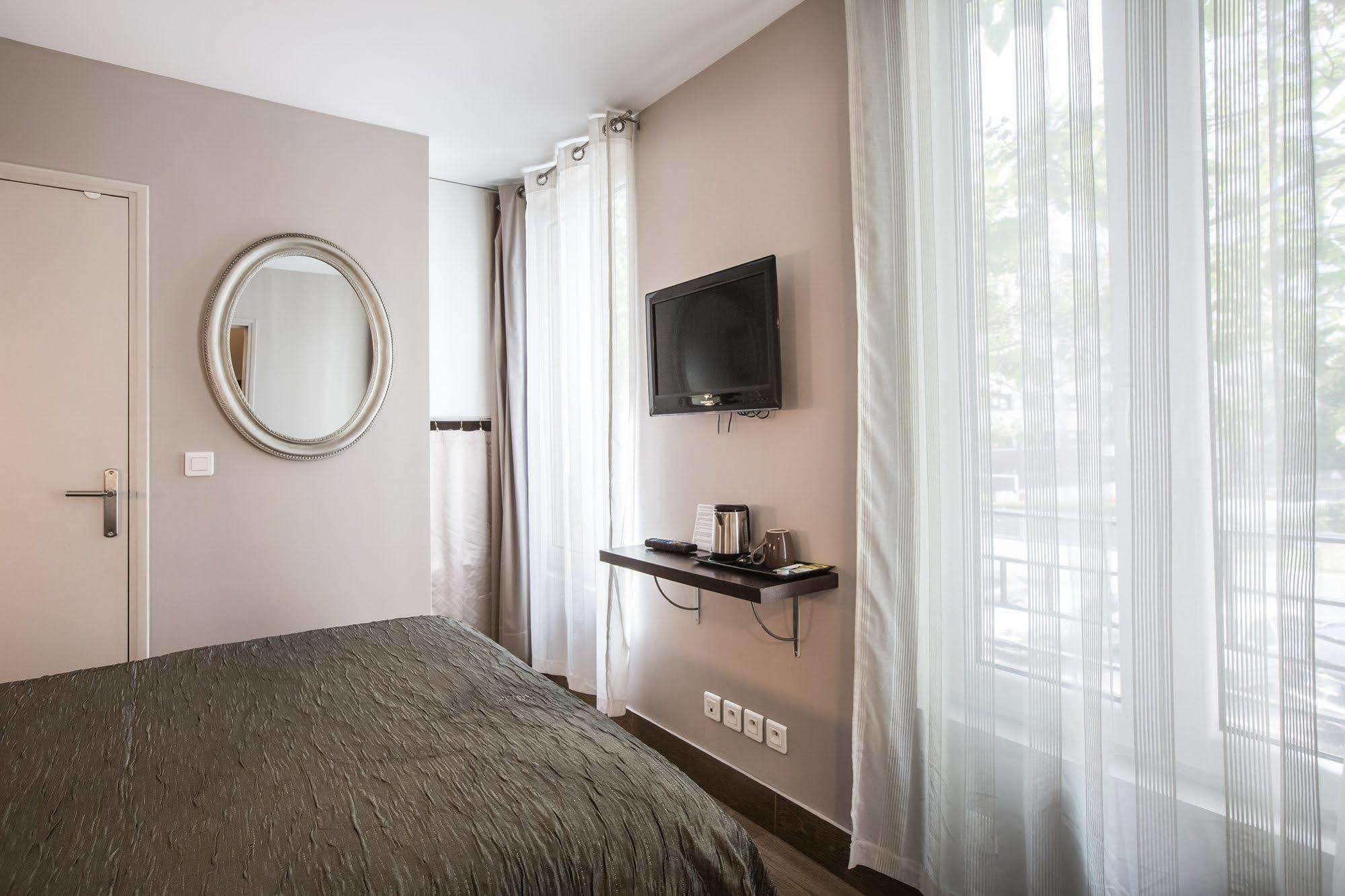 Le Figuier Hotel Ivry-sur-Seine Bagian luar foto