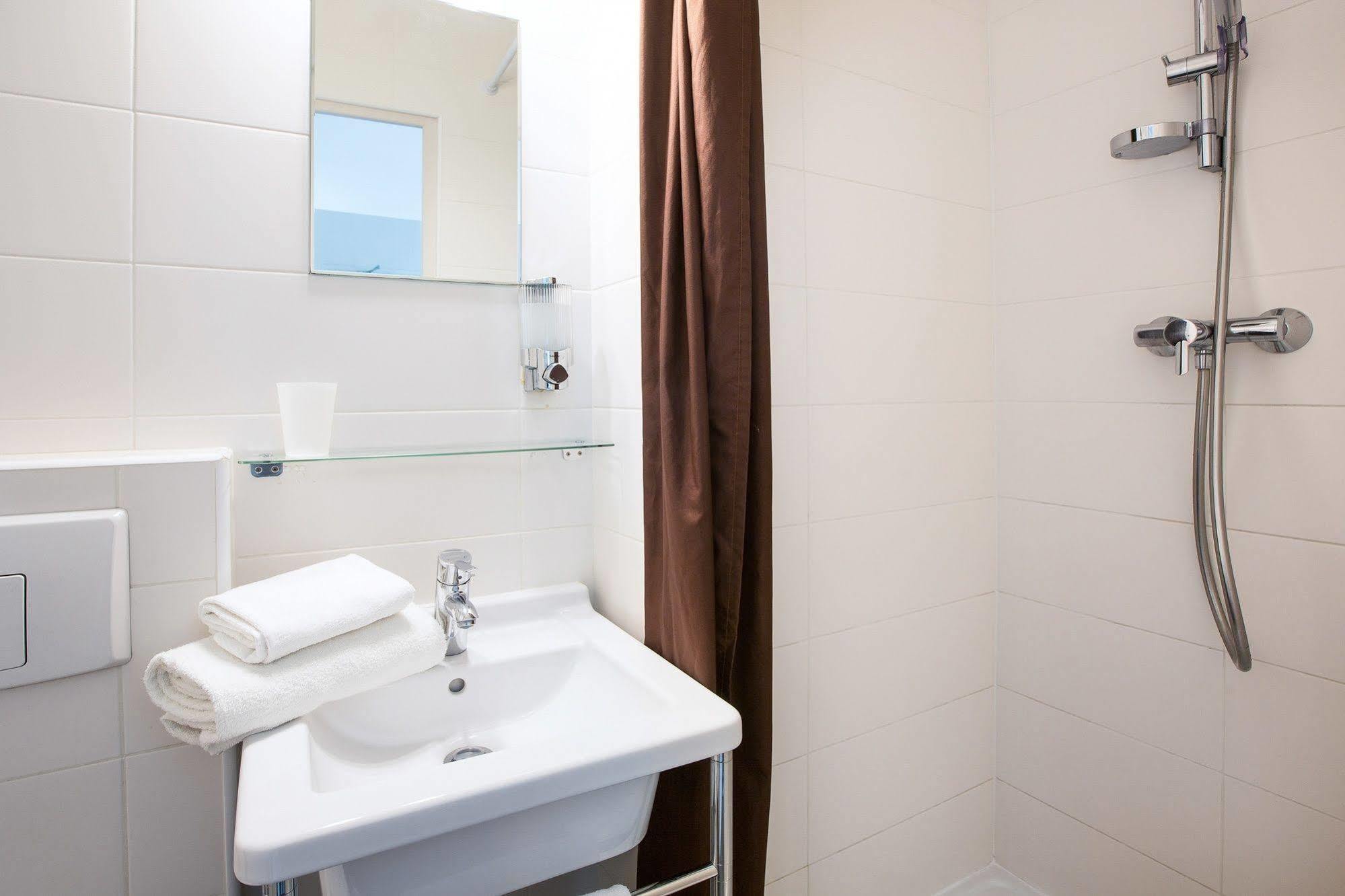 Le Figuier Hotel Ivry-sur-Seine Bagian luar foto