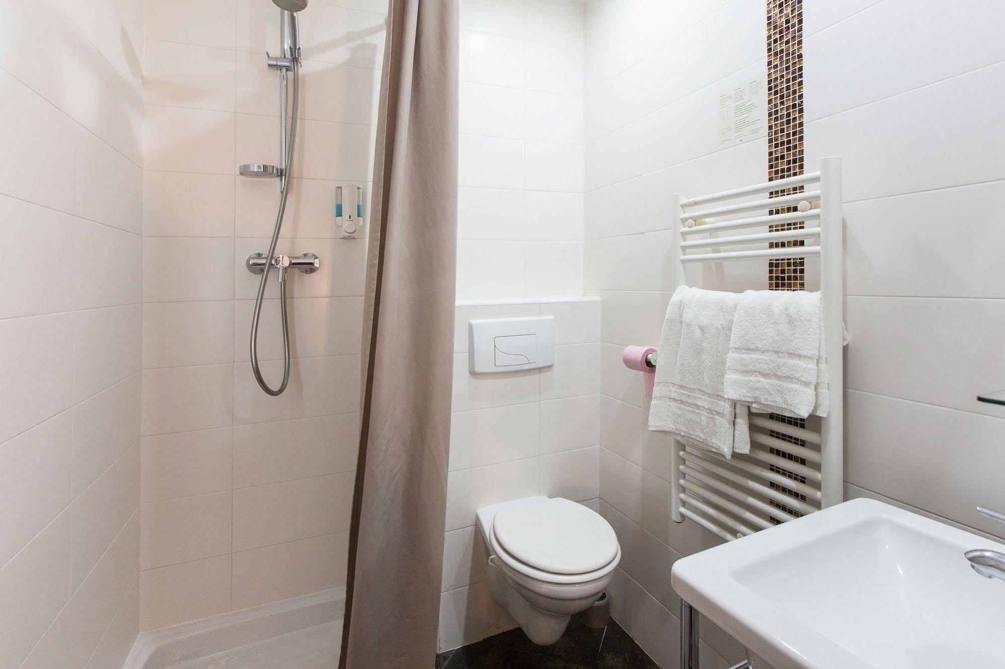 Le Figuier Hotel Ivry-sur-Seine Bagian luar foto