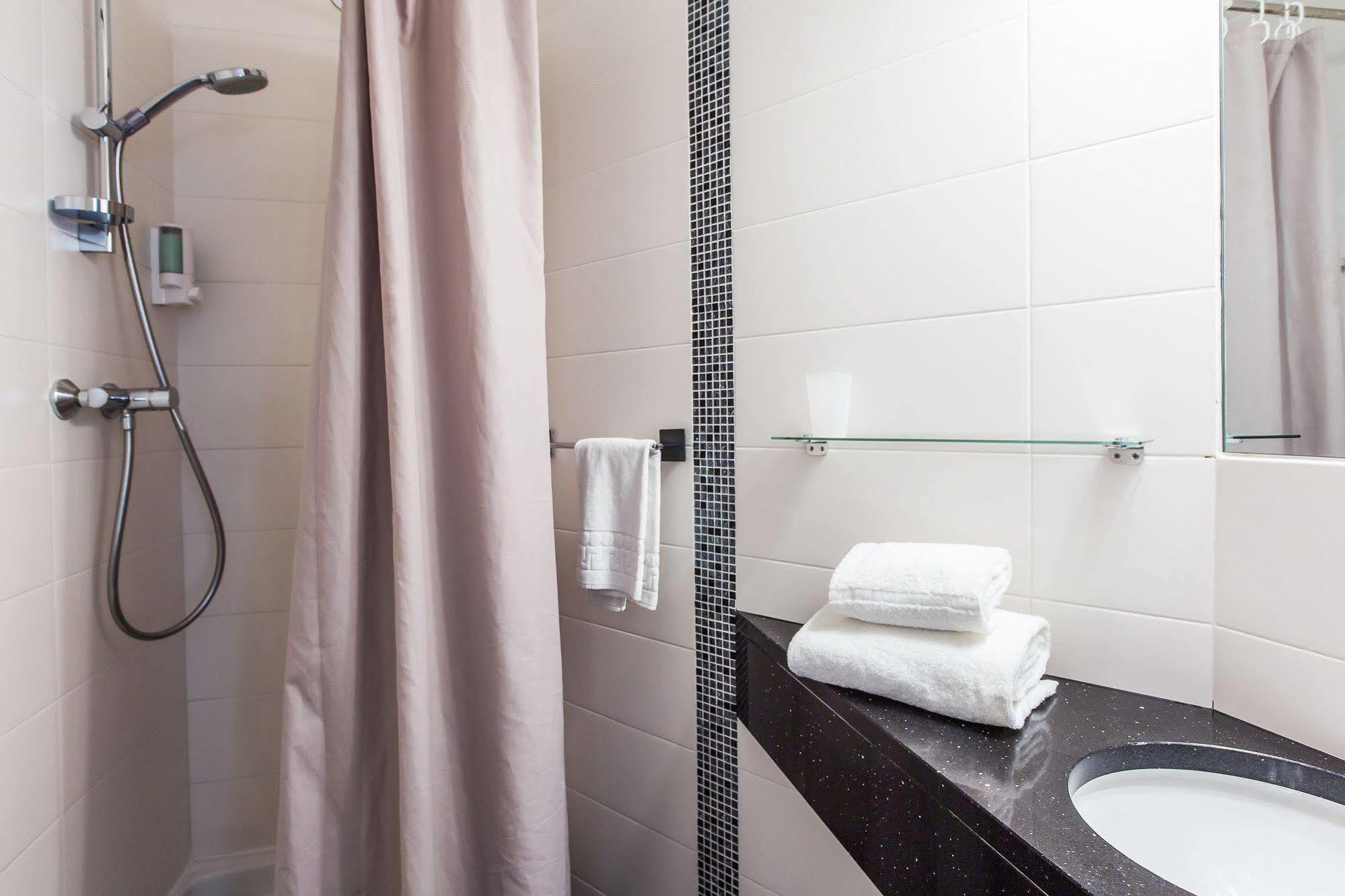 Le Figuier Hotel Ivry-sur-Seine Bagian luar foto